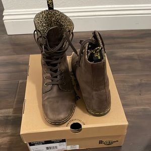 Women brown Dr Martens